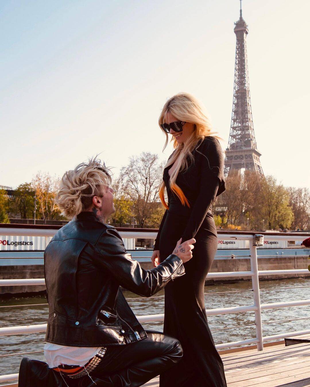 The proposal took place in the Eiffel Tower. (Photo: Instagram)