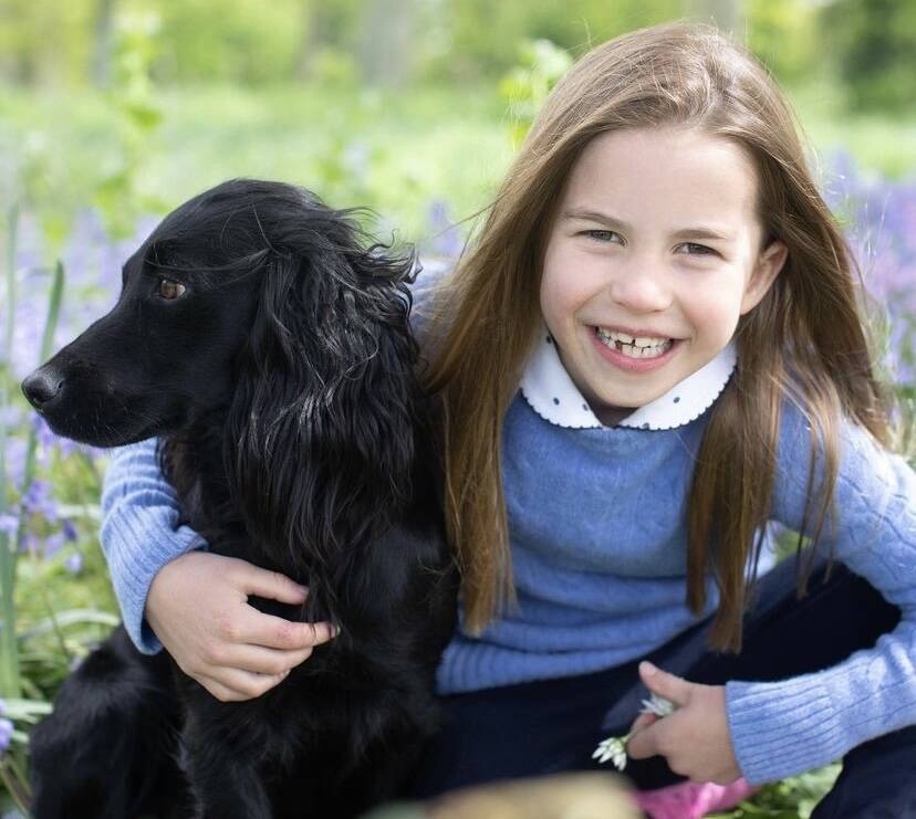 The Princess appears smiling in the photos, sitting among flowers and hugging her pet cocker spaniel, Orla. (Photo Instagram)