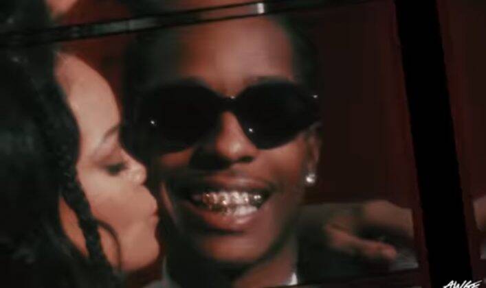 Rocky asks Rihanna to marry, him stamped smile and using a grillz, she smiles at him and says I do" also using a accessory in the teeth. (Photo: Youtube release)