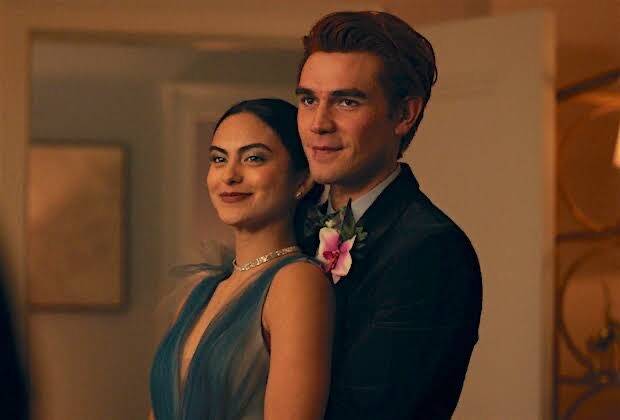 Camila Mendes and KJ APA play Veronica Lodge and Archie Andrews, respectively. (Photo: CW release)