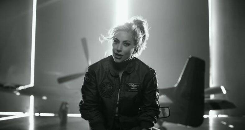 The track was released in May and in the clip, Lady Gaga appears on an airstrip, in the mood of “Top Gun: Maverick”. (Photo: Youtube release)