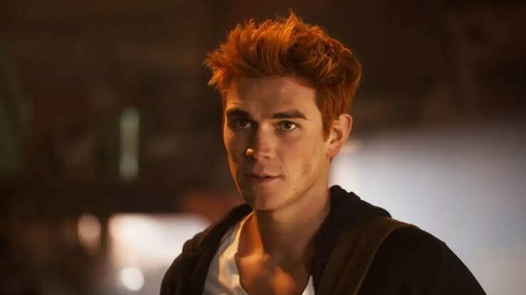 This Friday (17), Keneti James Fitzgerald Apa, better known as KJ Apa, turns 25. The actor rose to fame in 2017 for playing Archie Andrews in “Riverdale”. ( Photo: Netflix release)