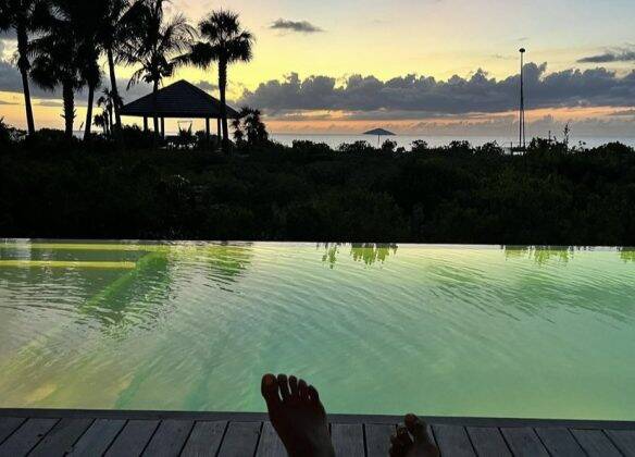 Priyanka and Nick enjoying the sunset in the Bahamas. (Photo: Instagram release)