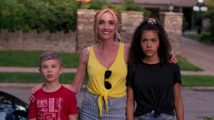 Ginny & Giorgia (2021). After a year on the run, Georgia takes her children Ginny and Austin to live in another city in search of a new chance. But starting over from scratch is not that simple. Ginny is a teenager who has to adapt to her new life and family drama. (Photo: Netflix release)