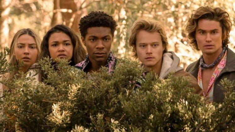 Outer Banks (2020). John B enlists his best friends to search for a treasure linked to his father's disappearance. Gradually, the group enters a web of secrets and dangers. (Photo: Netflix release)