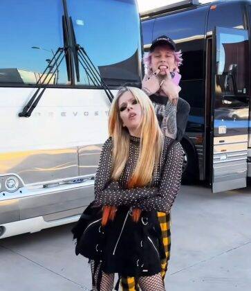 The song is taken from Avril's new album Luv Sux. (Photo: Instagram)