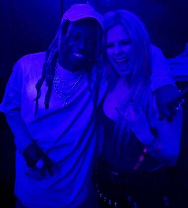 The singer took the opportunity to pose with Lil Wayne. (Photo: Instagram)