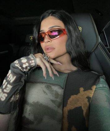 Kylie Jenner, 24, countered the criticism for appearing in the laboratory of her makeup line Kylie Cosmetics in Milan, Italy, without gloves, a cap and other equipment in compliance with the rules of sanitary protection. (Photo: Instagram release)