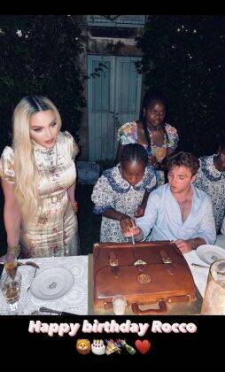 This Tuesday (16), the Queen of Pop is turning 64 and on Monday (16), her son, Rocco, turned 22. The singer has been sharing the records of the trip on social media. (Photo: Instagram release)