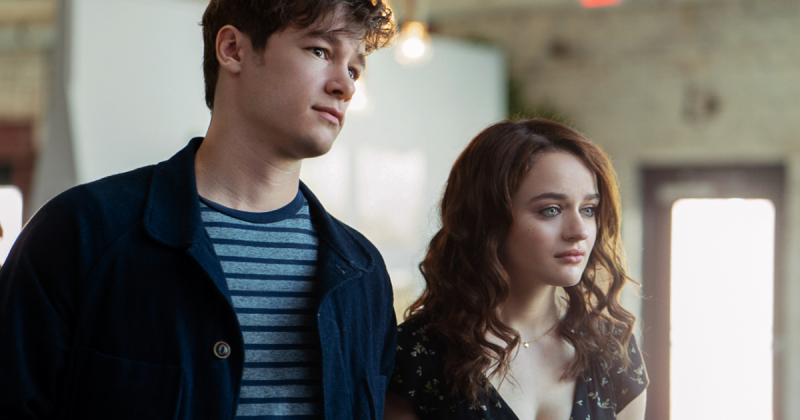 The In Between (2022). A teenager loses the love of her life in a tragic accident. Devastated, the young woman begins to think that he is communicating with her from beyond. (Photo: Netflix release)