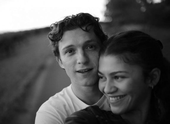 In an interview with E! News, the actress revealed that Tom Holland was the first person she texted after receiving the award. “I didn't have to text my mom because she was already there. She's here tonight, which is very special. I texted my boyfriend”, Zendaya said. (Photo: Instagram release)