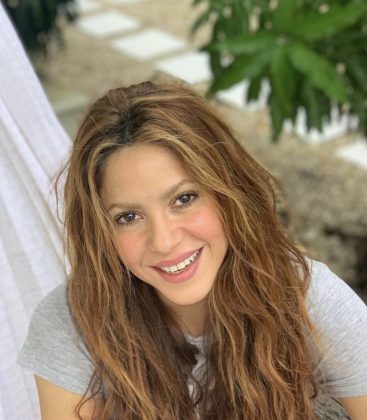 The newspaper also says that both are difficult to give in, but that they have shown that they do not want to take the case to justice. Shakira even greeted her fans, who were waiting for her at the door of the building, with smiles, waves and sympathy. Neither of them agreed to talk to journalists who were at the scene. (Photo: Instagram release)