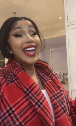 Cardi B also took the opportunity to sing "Plastic Off The Sofa", one of the tracks on the diva's album. (Photo: Instagram release)