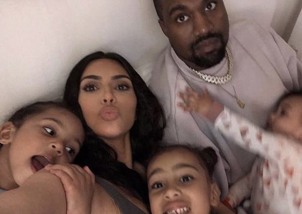 On Thursday (22), Kanye West apologized to his ex-wife, Kim Kardashian, during an appearance on the show Good Morning America. Recently, the rapper made several accusations against the manager, her family and also the ex-boyfriend of Kim, Pete Davidson. (Photo: Instagram release)