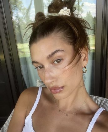 Alex Cooper asked if at any point Justin or anyone else on the team had ever asked Selena to help end the harassment against Hailey. "No. but I will say that she has been in this industry much longer than I have and maybe there's something that she knows about like it wouldn't fix anything", she responded. (Photo: Instagram release)
