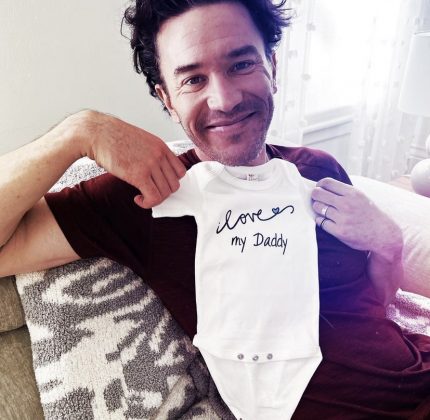 The actress shared the news on Instagram, with a sequence of photos with her boyfriend, also actor Tom Pelphrey, 40. The two will be parents of a girl. (Photo: Instagram release)