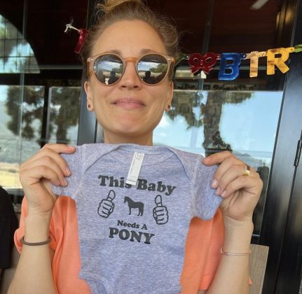 Actress Kaley Cuoco, 36, announced on Tuesday (11) on her social media that she is pregnant with her first child. (Photo: Instagram release)