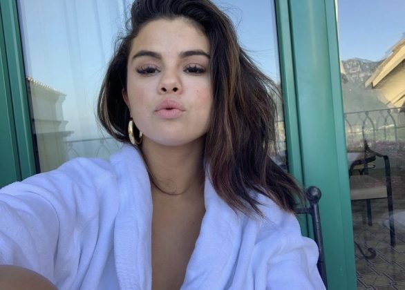 Selena Gomez revealed this Wednesday (26) that she has COVID-19. The artist communicated her health status on Instagram and regretted not being able to attend ‘The Tonight Show’, hosted by Jimmy Fallon. (Photo: Instagram release)