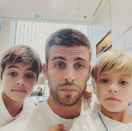 The couple has been together for six months, and Piqué is going through a messy divorce with Shakira. (Photo: Instagram)