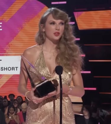 Taylor Swift was the biggest winner and won six awards, including “Artist Of The Year”. (Photo: Instagram release)