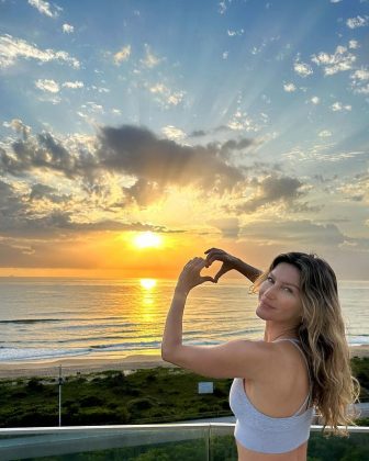 In January of this year, Gisele Bündchen was spotted with her children, on a trip to Costa Rica with an alleged affair, Joaquim Valente. (Photo: Instagram)