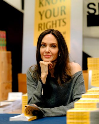 However, Angelina Jolie's new affair is also known for being a great environmental activist. (Photo: Instagram)