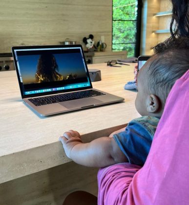 Rihanna showed her son the video for 'Lift me Up', which competes for Best Song. (Photo: Instagram)