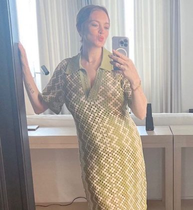 The actress showed off her pregnant belly. (Photo: Instagram)