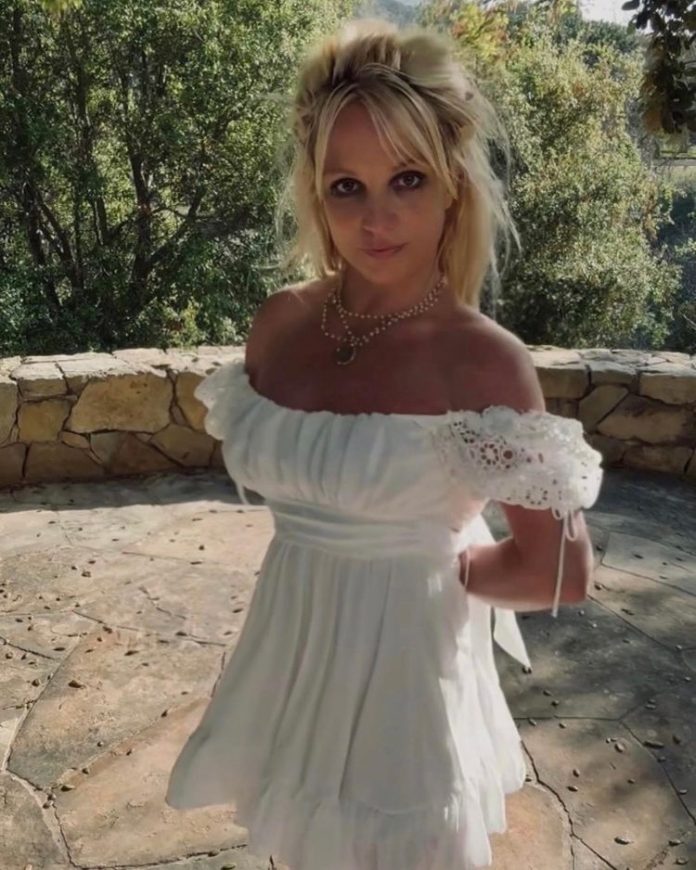 According to the trailer for the work, it was revealed that Britney Spears had addictions to ingesting non-alcoholic drinks with caffeine. (Photo: Instagram)