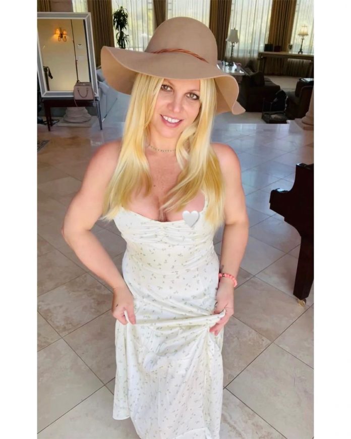 An insider reported that last year, Britney Spears met with her mother but that they still hadn't fully reconciled because there was 