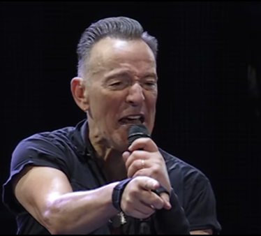 Living rock legend, singer Bruce Springsteen had to cancel all of his tour performances due to health problems (Photo: Instagram)
