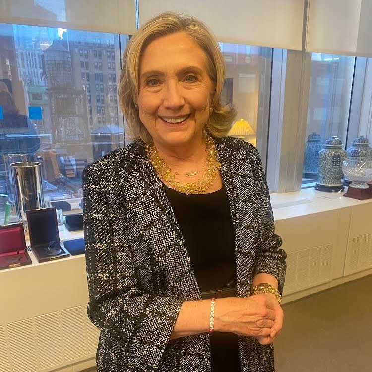 It's a people's choice." Former United States Secretary of State, Hillary Clinton, made this statement on Tuesday, highlighting the NATO expansion policy she promoted during her term and insinuating that Russian President Vladimir Putin, is responsible for expanding the allied military organization. (Photo:Instagram)