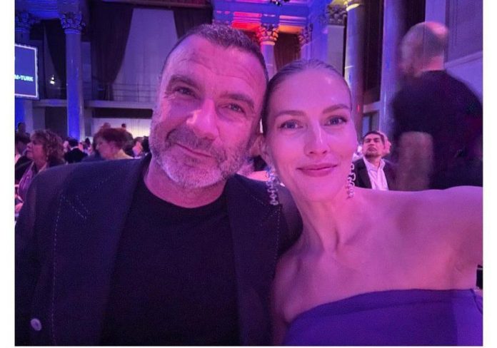 This Wednesday (13), Liev Schreiber shared an Instagram post, announcing the birth of his daughter Hazel Bee, with Taylor Neisen, his girlfriend. (Photo: Instagram)