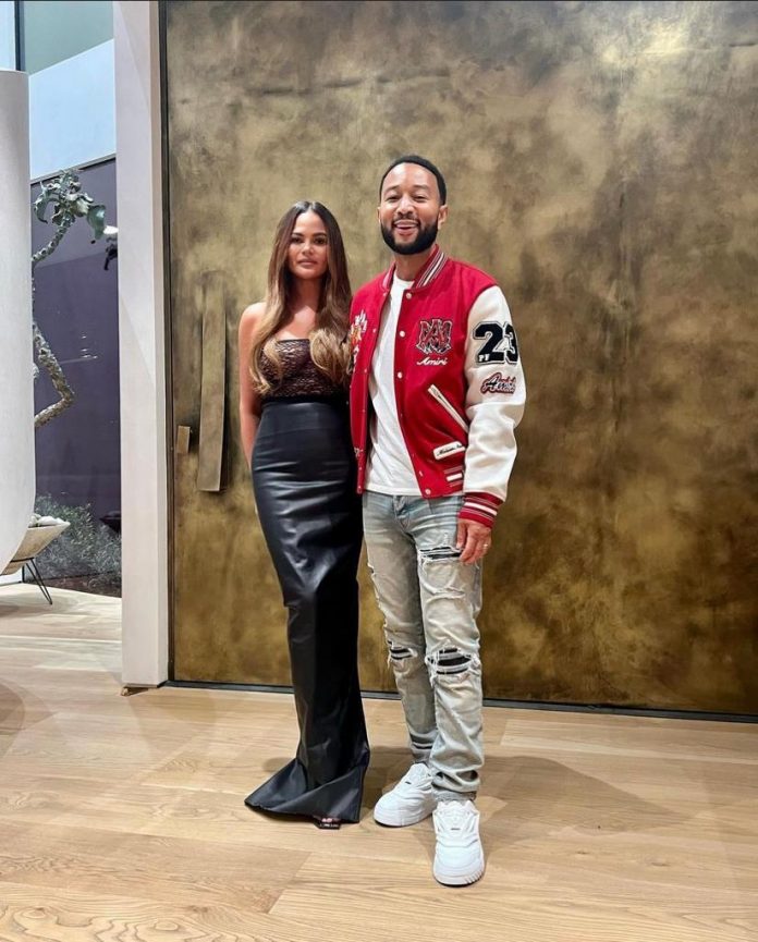 This Saturday (16), Chrissy Teigen and John Legend renewed their vows on their 10th wedding anniversary, in the same place they got married.(Photo: Instagram)