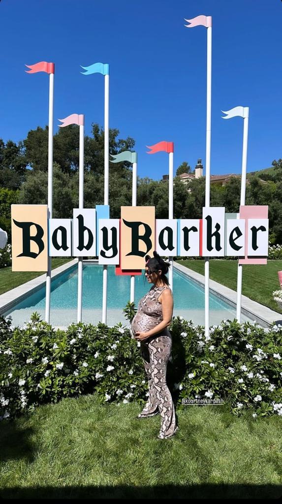 This Sunday (24), Kourtney Kardashian and Travis Barker threw a Disney-themed baby shower to celebrate the upcoming arrival of their Baby Boy, and may have accidentally revealed the baby’s name. (Photo: Instagram)