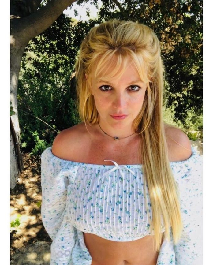 This Tuesday (26), Britney Spears asked her fans to “lighten up”, after her video dancing with knives, plus another video with a bandage on her arm.(Photo: Instagram)