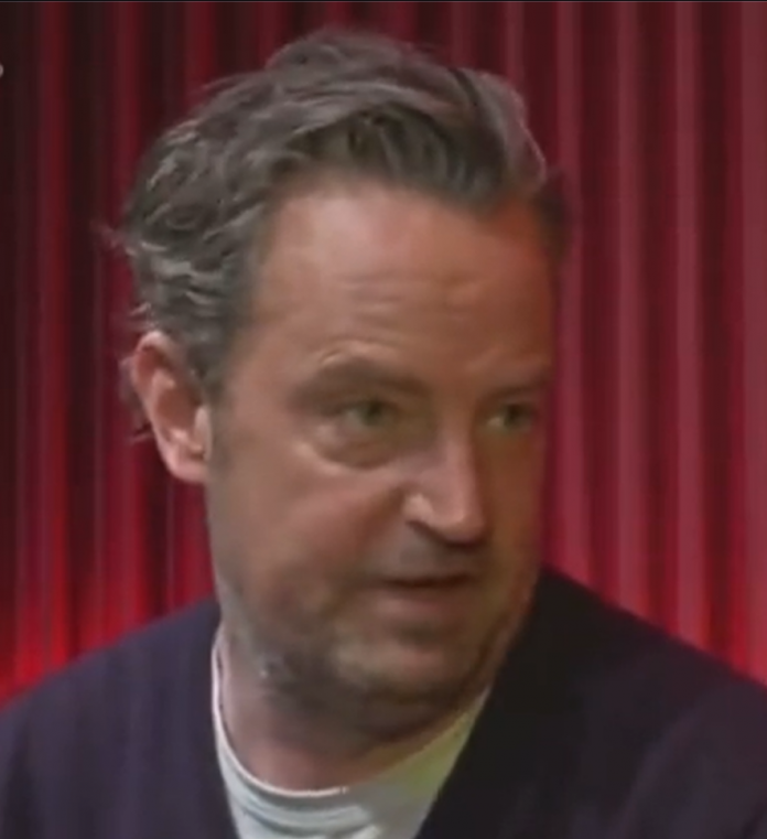 Matthew Perry was found dead in his residence. According to information from the website TMZ, the suspicion is that the actor drowned. (Photo:Twitter)