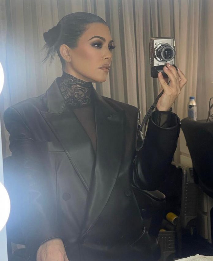 This Tuesday (17), Kourtney Kardashian shared a romantic gesture from her husband Travis Barker.(Photo: Instagram)