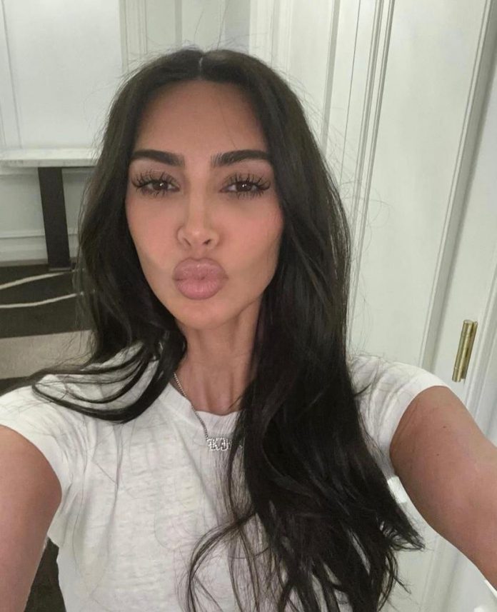 This Sunday (22) Kim Kardashian celebrated her 43rd birthday with a party, with her family and friends present, except for her sister Kourtney Kardashian.(Photo: Instagram)