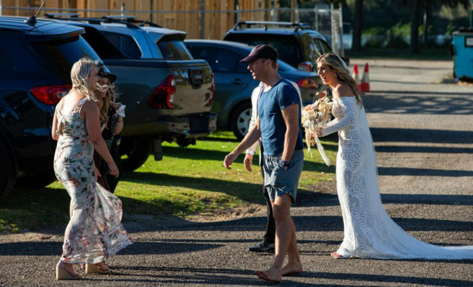 Chris Martin surprised an engaged couple in Perth, Australia, by crashing their wedding to take photos with their guests. (Photo:Twitter)