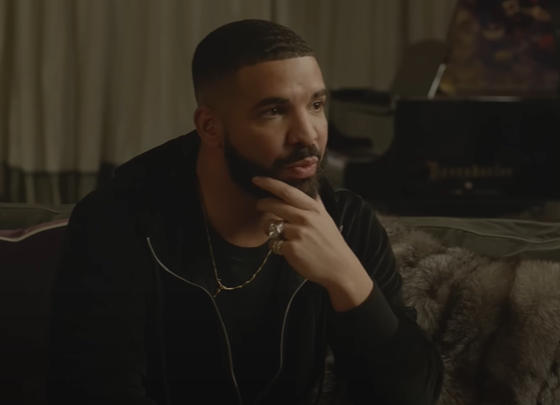 Drake released this Friday (17th), his new EP, Scary Hours 3, containing six new songs. In one of them, "Red Button", the rapper quotes pop star Taylor Swift in complementary tones. (Photo: Drake)