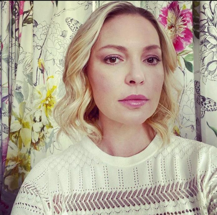 This Saturday (25), Katherine Heigl shared a video of her husband, singer-songwriter, Josh Kelley curling her hair.(Photo: Instagram)