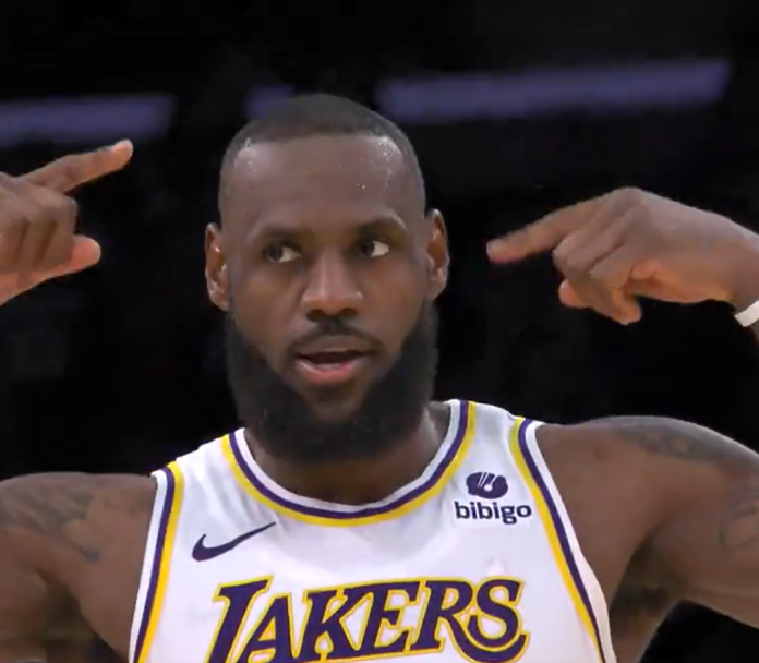 Los Angeles Lakers coach Darvin Ham expressed enthusiasm with LeBron James' outstanding performance in yet another brilliant game. Last Tuesday (5), the star led the Angelina team in the NBA Cup, becoming the main scorer and decisive in the confrontation against the Phoenix Suns. (Photo:Twitter)