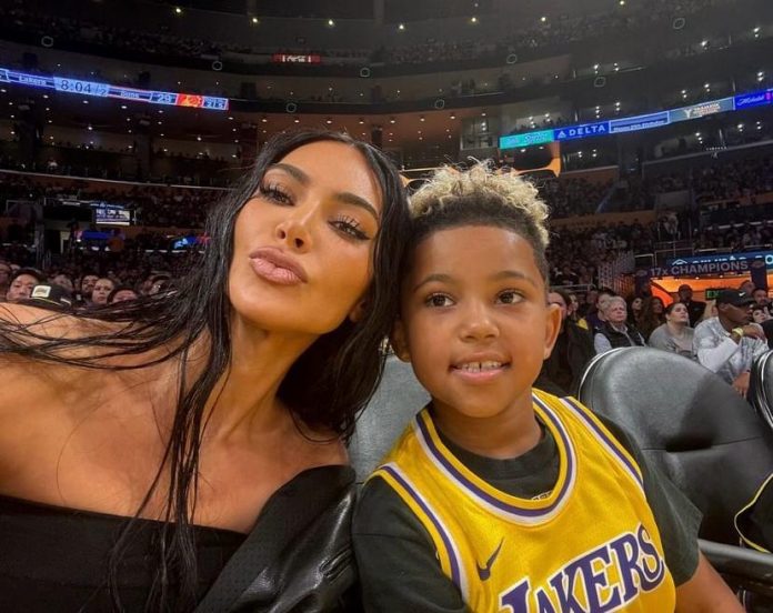 This Tuesday (5), Kim Kardashian celebrated her son Saint's 8th birthday by attending an L.A. Lakers vs. Phoenix Suns game.(Photo: Instagram)