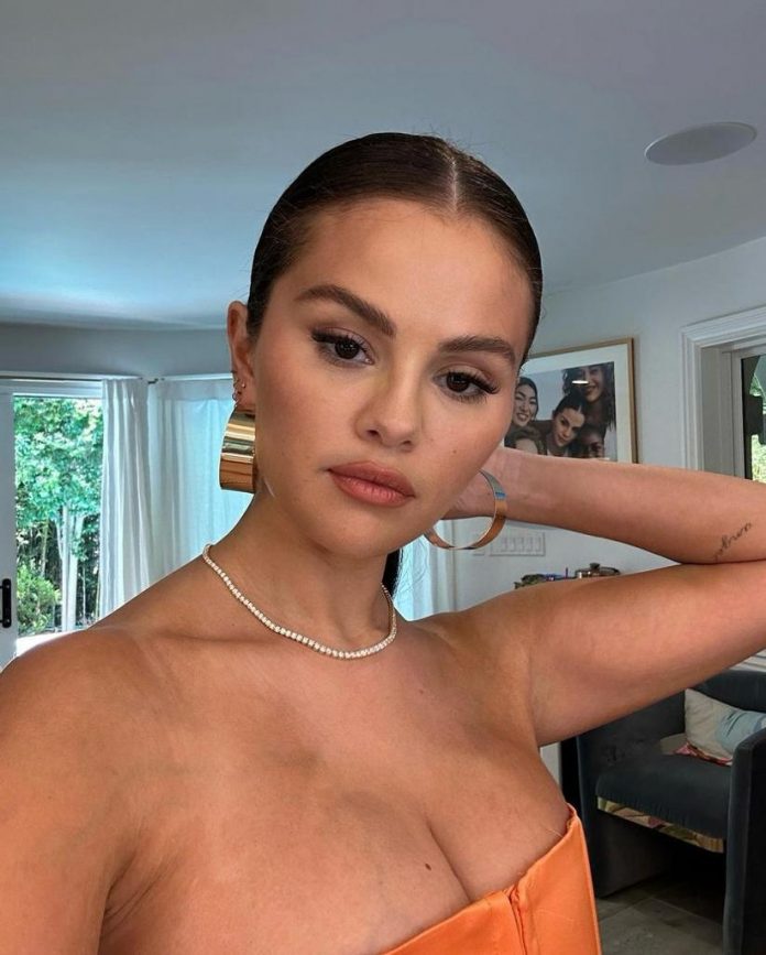 This Friday (15), Selena Gomez shared some pictures from her past week in New York, and among them there is one of her kissing her new boyfriends Benny Blanco. (Photo: Instagram)