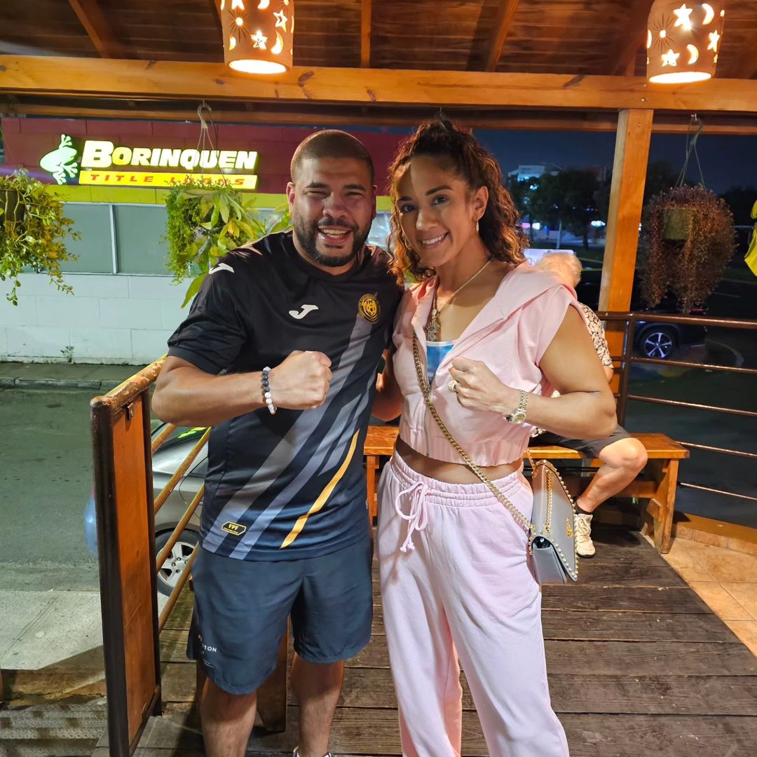 In October, she expanded her achievement by beating Danila Ramos, thus starring in the first female fight for a world title with 12 three-minute rounds since 2007, a feat recognized by the WBO, WBA and IBF, but not by the WBC. (Photo:Instagram)