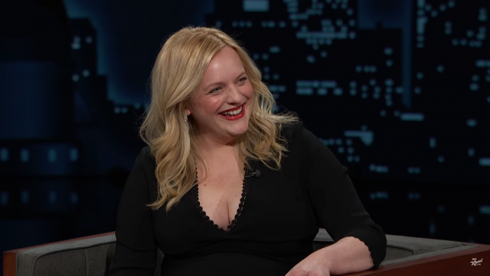 Elisabeth Moss confirmed the speculation that she is pregnant with her first child, during an appearance on “Jimmy Kimmel Live!” on Tuesday (30).(Photo: YouTube)