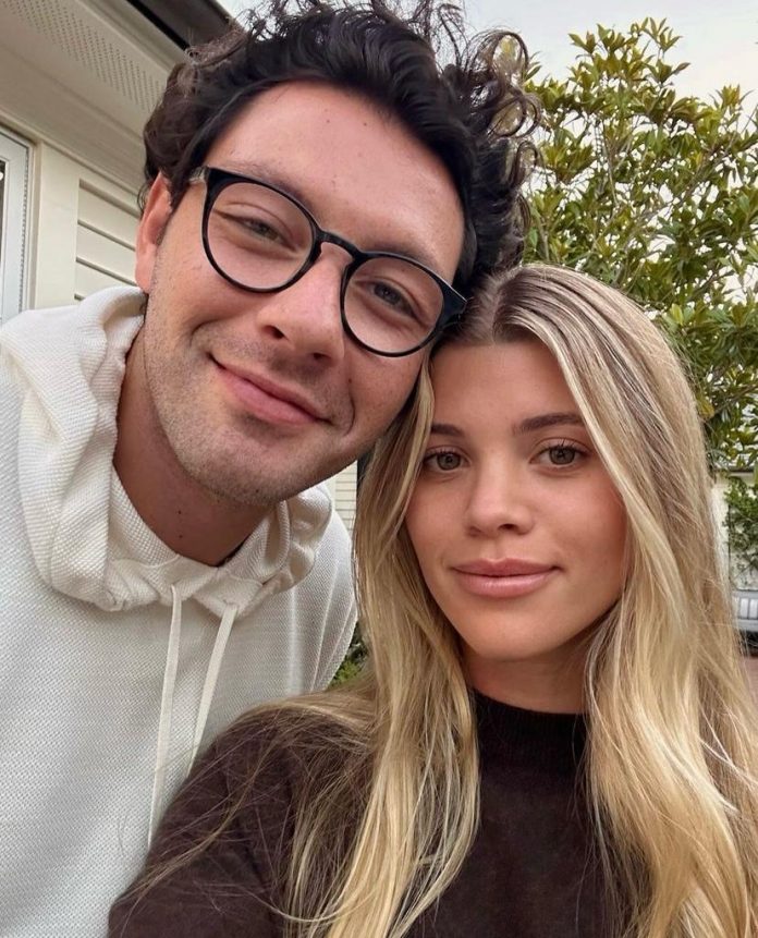 This Thursday (25), Sofia Richie revealed that she and her husband Elliot Grainge are expecting their first child. (Photo: Instagram)