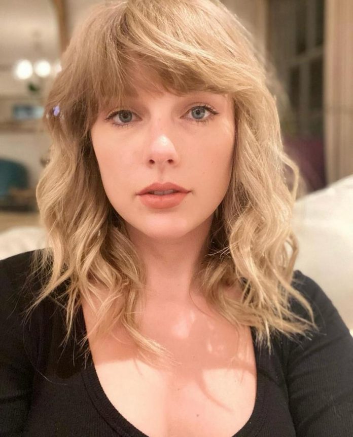 Taylor Swift shared a midnight kiss with Travis Kelce at a New Year's Eve party in Kansas City. (Photo: Instagram)