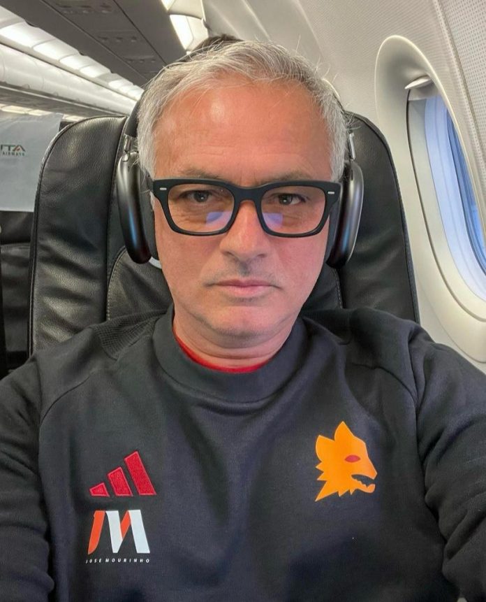 This Tuesday (16), Roma announced that manager Jose Mourinho has been sacked from the team's command. (Photo: Instagram)